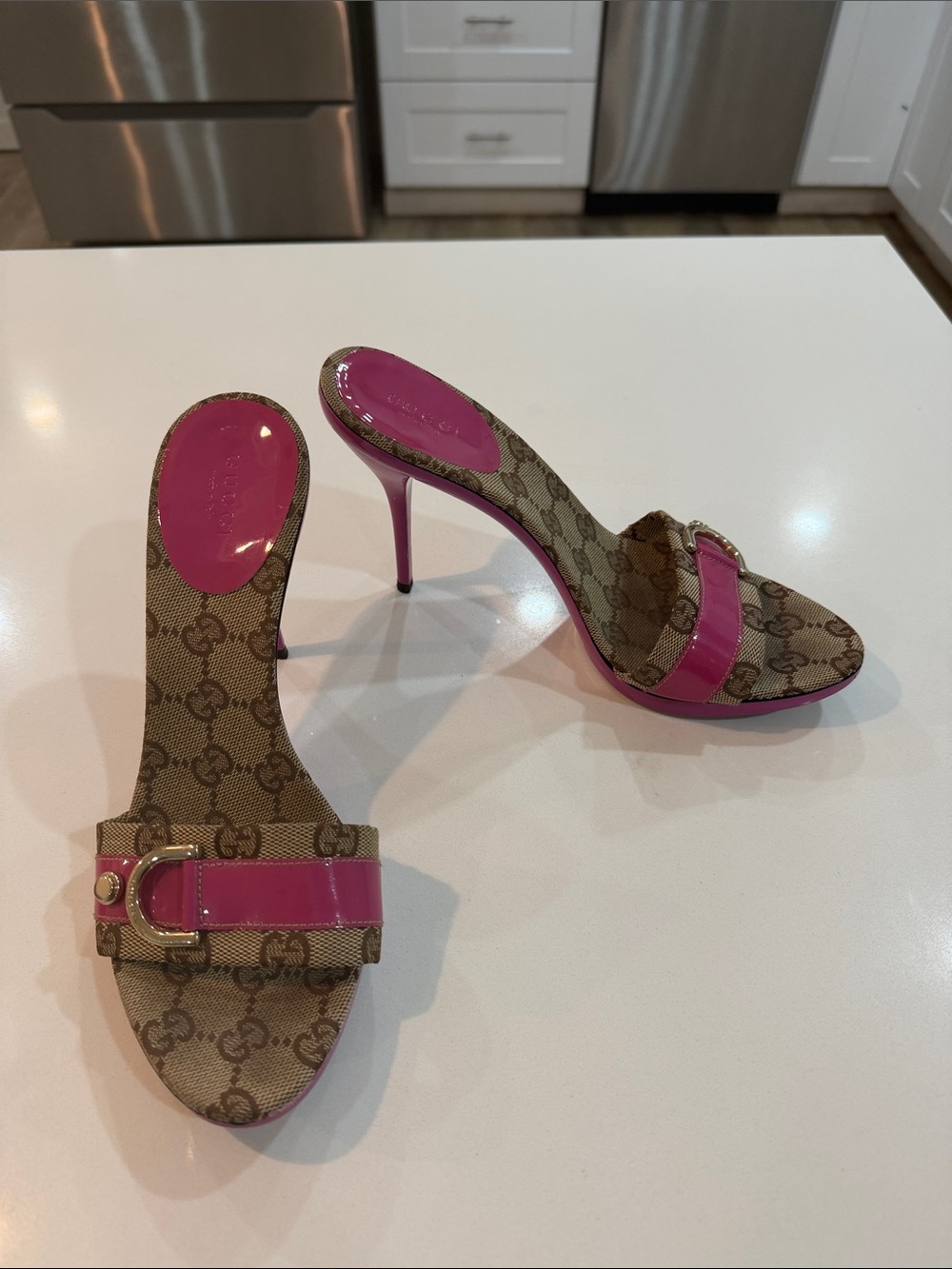 Gucci Tom Ford era 2004 Vintage Brown Monogram Mules with Pink Patent Trim💕💕💘